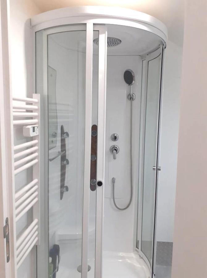 10 - Joli Studio Avec Deux Lits, Tout Equipe Pour 1, 2 Ou 3 Personnes Maximum, Vue Sur Parc Arbore, Parking Privatif Gratuit, Grand Fourgon Possible, Tout Le Linge De Maison Est Fourni Razac-sur-lʼIsle Zewnętrze zdjęcie