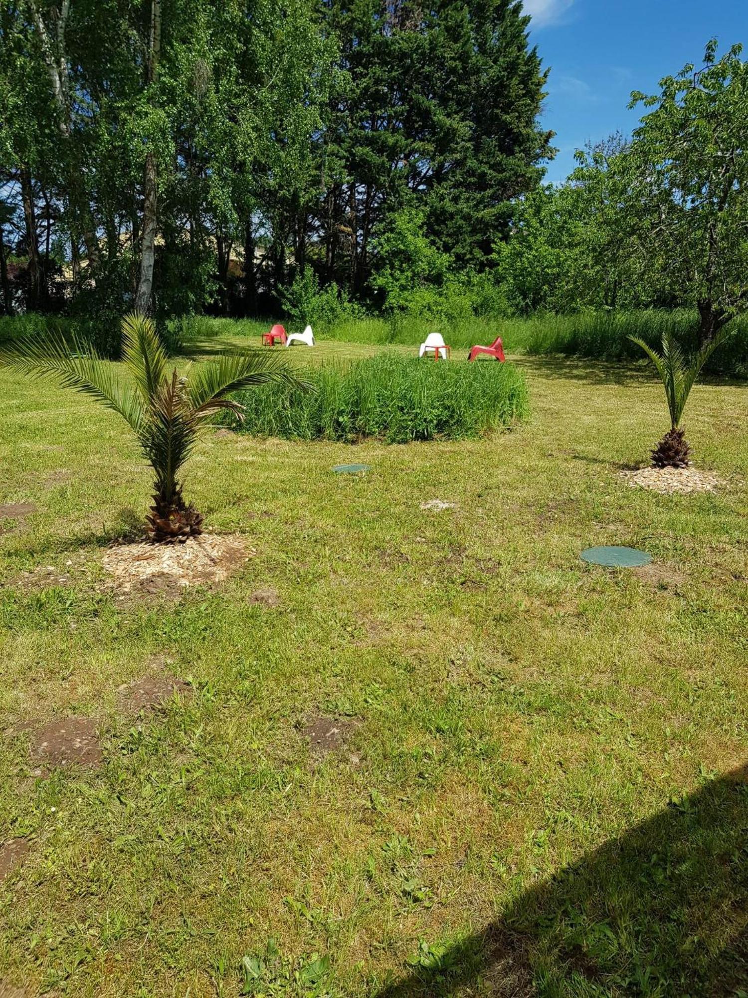 10 - Joli Studio Avec Deux Lits, Tout Equipe Pour 1, 2 Ou 3 Personnes Maximum, Vue Sur Parc Arbore, Parking Privatif Gratuit, Grand Fourgon Possible, Tout Le Linge De Maison Est Fourni Razac-sur-lʼIsle Zewnętrze zdjęcie